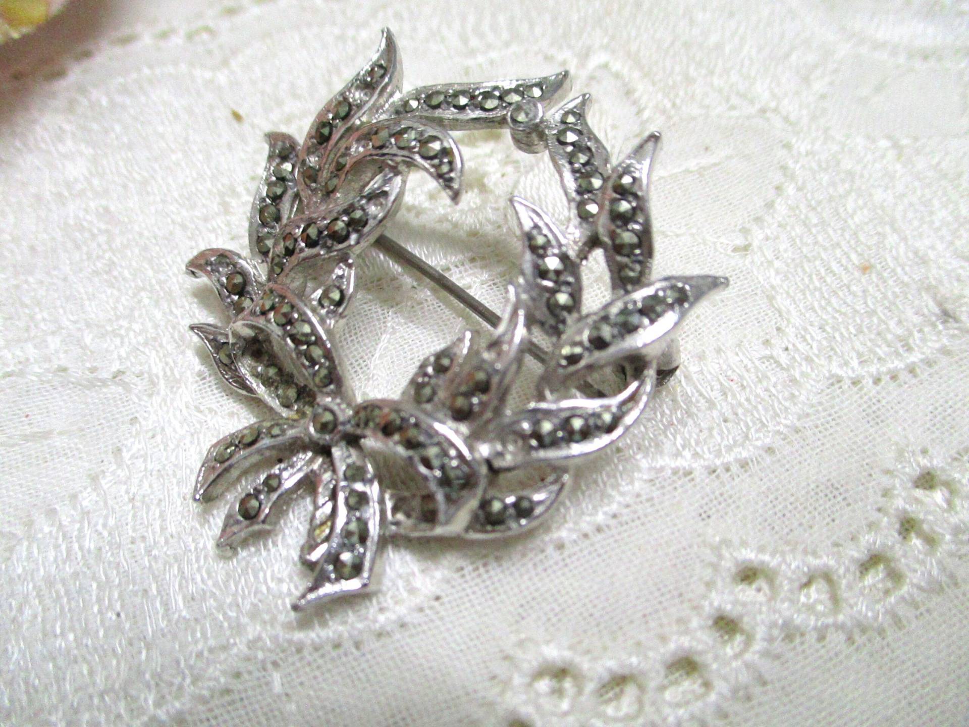 S 13 Zauberhafte Brosche Jugendstil Mit Markasiten Buntmetall S 13 Zauberhafte Brosche Jugendstil Mit Markasiten Buntmetall von KunsthaeuschenDeling