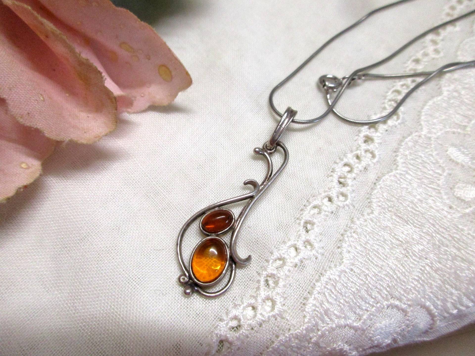S 27 Fein Geschwungener Silberanhänger Mit Zwei Bernsteinen Anhänger 50Er Jahre Silberkette 925 von KunsthaeuschenDeling