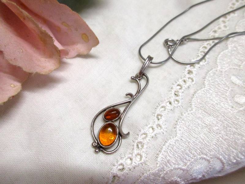 S 27 Fein Geschwungener Silberanhänger Mit Zwei Bernsteinen Anhänger 50Er Jahre Silberkette 925 von KunsthaeuschenDeling