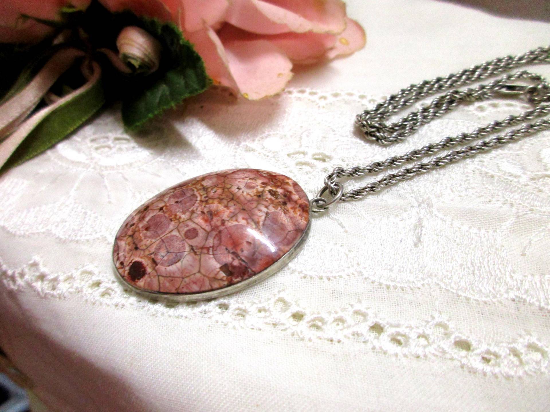 S 38 Großer Rosa Jaspis Anhänger Silber 3, 9 X 3 cm Vintage Mit Langer Kordelkette 925 50 S 38 Großer Rosa Jaspis Anhänger Silber 3, 9 X 3 cm Vintage Mit Langer Kordelkette 925 50 von KunsthaeuschenDeling