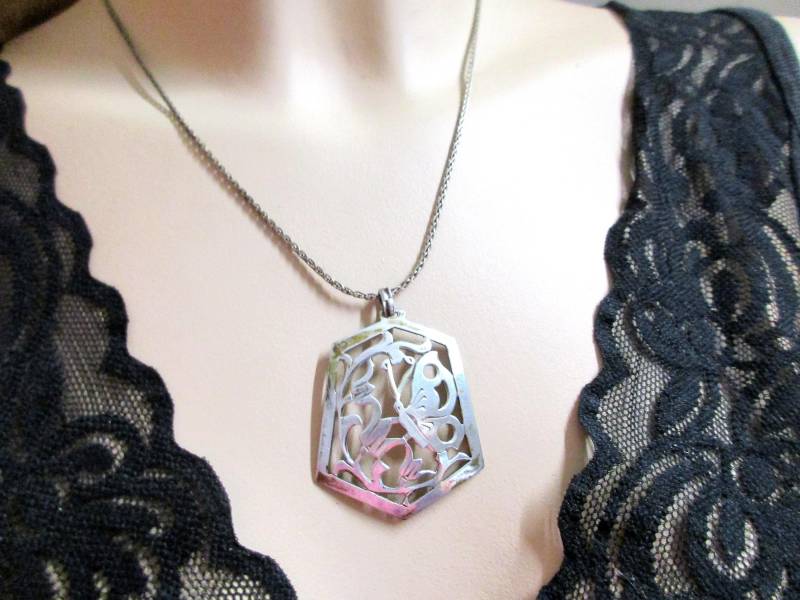 S 46 Zauberhafter Jugendstil Art Déco Anhänger Schmetterling Silber 835 Silberschmiedekunst Handarbeit Floral Mit Langer Silberkette von KunsthaeuschenDeling