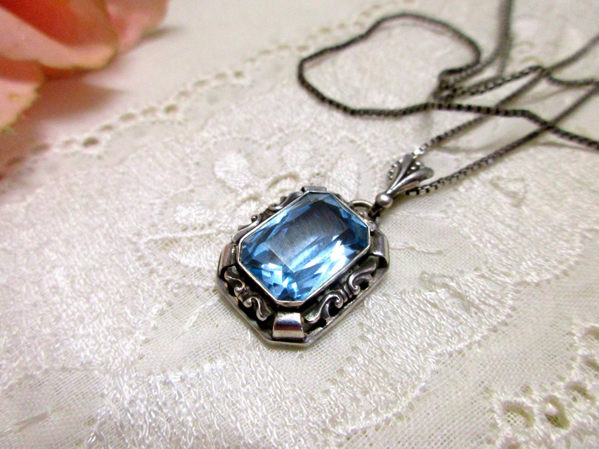 S 6 Antiker Art Déco Anhänger Silber 800 Mit Blauem Spinell 1, 8 X 1, 6 cm Eckig Filigran Schöner Venezianer | Box Silberkette 925 60 von KunsthaeuschenDeling