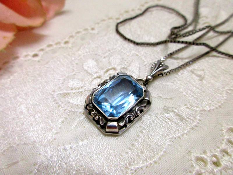 S 6 Antiker Art Déco Anhänger Silber 800 Mit Blauem Spinell 1, 8 X 1, 6 cm Eckig Filigran Schöner Venezianer | Box Silberkette 925 60 von KunsthaeuschenDeling