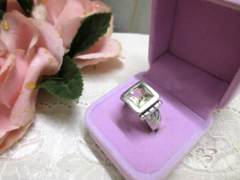 Sehr Schöner Vintage Silberring Ethno Mit Grün-Gelbem Zirkonia 925 Größe 51 16, 2 Mm Ring Silber Hellgrünem Stein Geschenk Damenring Sehr Schöner Vintage Silberring Ethno Mit Grün-Gelbem Zirkonia 925 Größe 51 16, 2 Mm Ring Silber Hellgrünem Stein Geschenk Damenring von KunsthaeuschenDeling