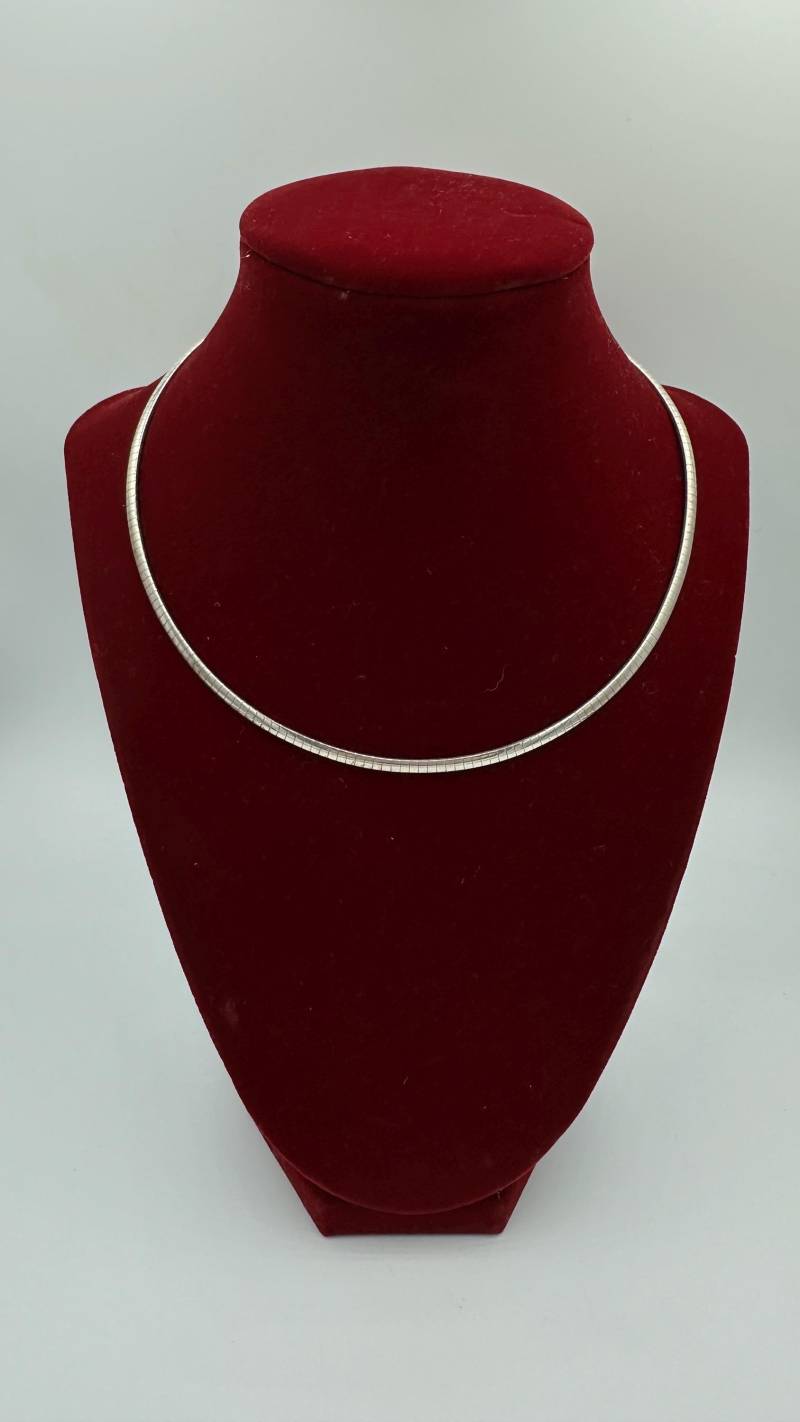 Eleganter Halsreif Aus Silber Eleganter Halsreif Aus Silber von KunsthandelBursch