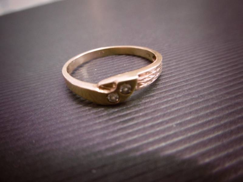 Bezaubernder Filigraner Damenring 375Er Gold Mit 2 Kl. Steinen, Ø 19 Mm Bezaubernder Filigraner Damenring 375Er Gold Mit 2 Kl. Steinen, Ø 19 Mm von KunstundSchund