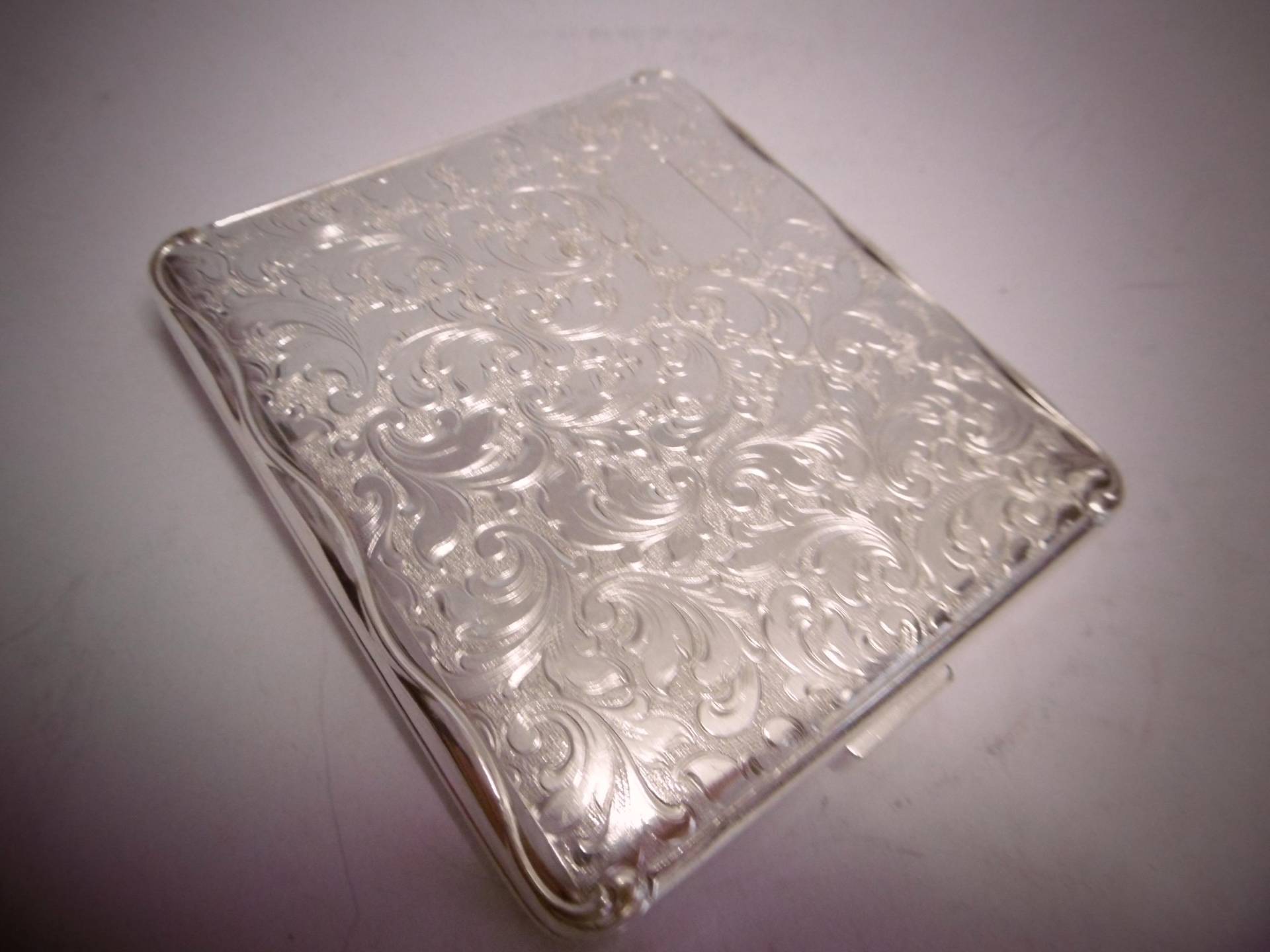 Elegantes Zigaretten-Etui Mit Monogramm Feld, Versilbert von KunstundSchund