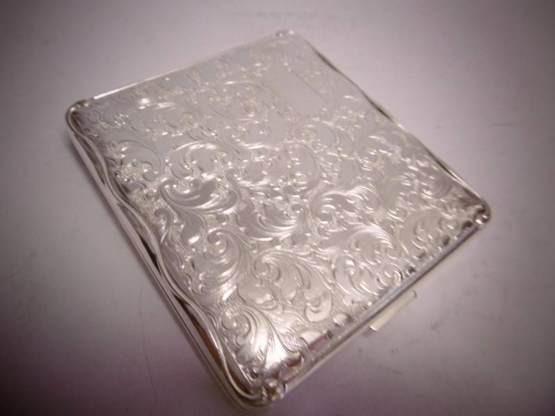 Elegantes Zigaretten-Etui Mit Monogramm Feld, Versilbert von KunstundSchund