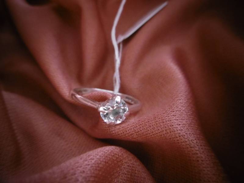 Zarter Damenring Mit Weissem Schmuckstein , 925Er Silber von KunstundSchund