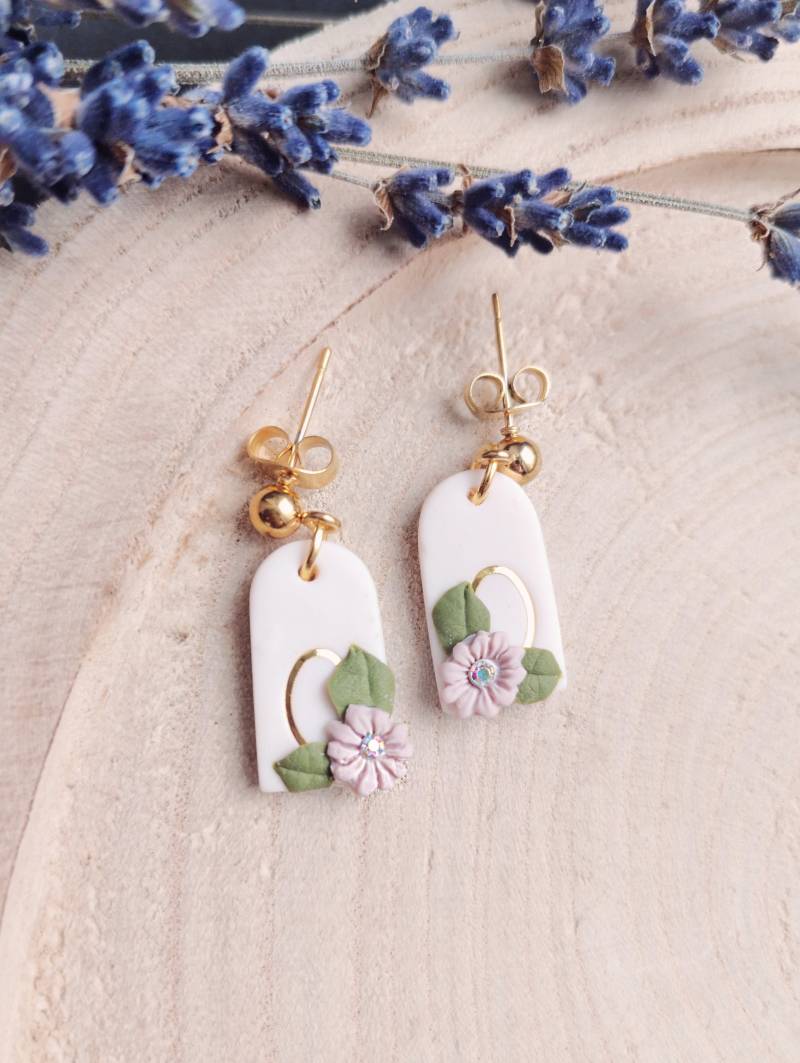 Ohrstecker Mit Weißem Anhänger, Blumen, Schmuck, Floral, Gold Ohrstecker Mit Weißem Anhänger, Blumen, Schmuck, Floral, Gold von KunstvollMalerei