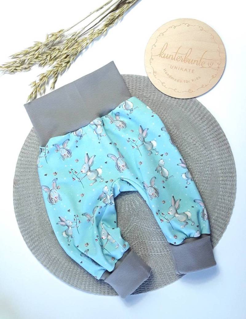 Baby Pumphose Hase Häschen Blumen Mitwachshose Babyhose Tobehose Geschenk Mädchen Junge Babyset Geburt Newborn Kinder von KunterbunteUnikate