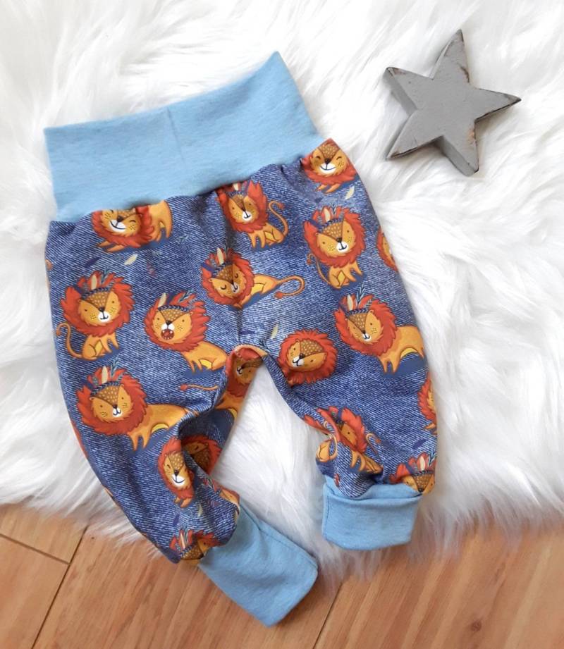 Baby Pumphose Löwe Tiger Safari Zoo Jeans Mitwachshose Tobehose Geschenk Geburt Newborn Mädchen Junge Babyset von KunterbunteUnikate