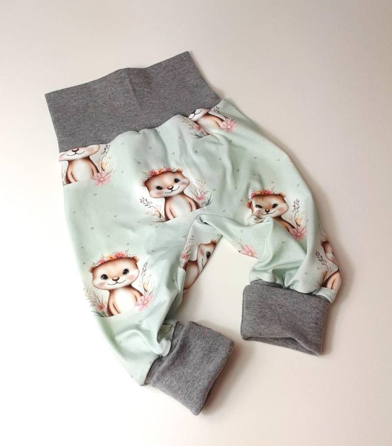 Baby Pumphose Otter Fischotter Mitwachshose Babyhose Geschenk Mädchen Junge Babyset Bulli Camping Geschenkset von KunterbunteUnikate