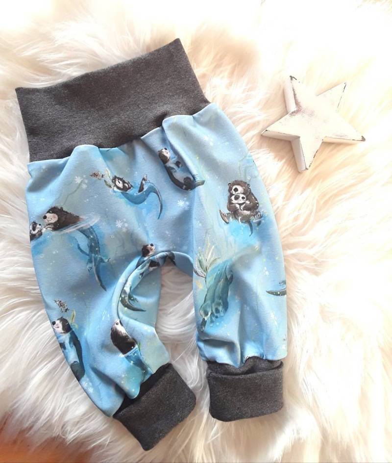 Baby Pumphose Otter Fischotter Mitwachshose Babyhose Mädchen Junge, Geschenk Geburt Junge Babygeschenk Geschenkset von KunterbunteUnikate