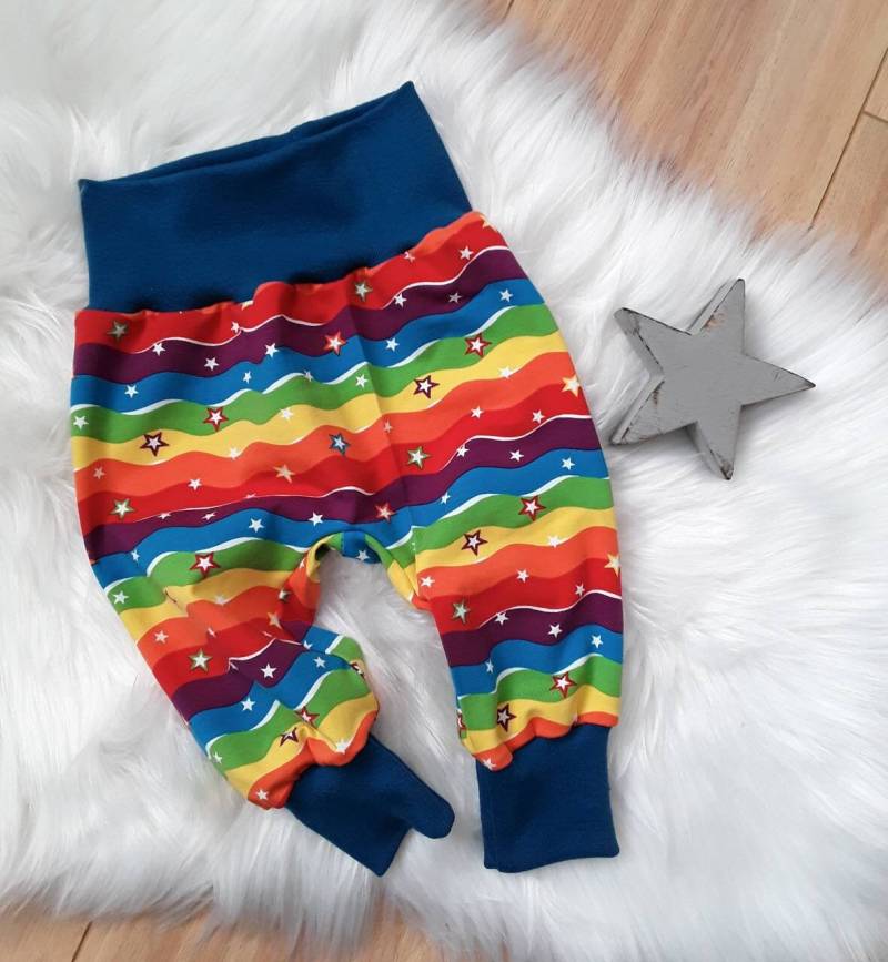 Baby Pumphose Regenbogen Sterne Bunt Mitwachshose Tobehose Babyhose Geschenk Geburt Newborn Junge Mädchen von KunterbunteUnikate