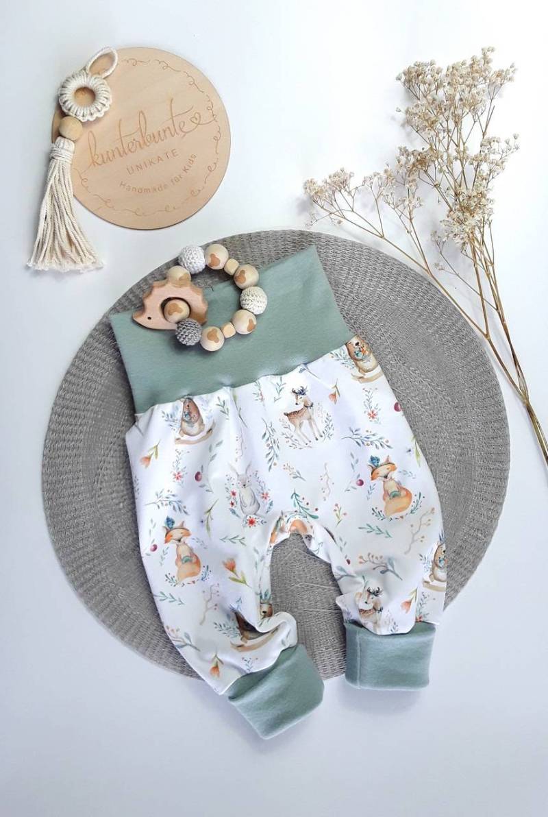 Baby Pumphose Waldtiere Blumen Reh Fuchs Mitwachshose Tobehose Babyhose Geschenk Geburt Newborn Junge Mädchen von KunterbunteUnikate
