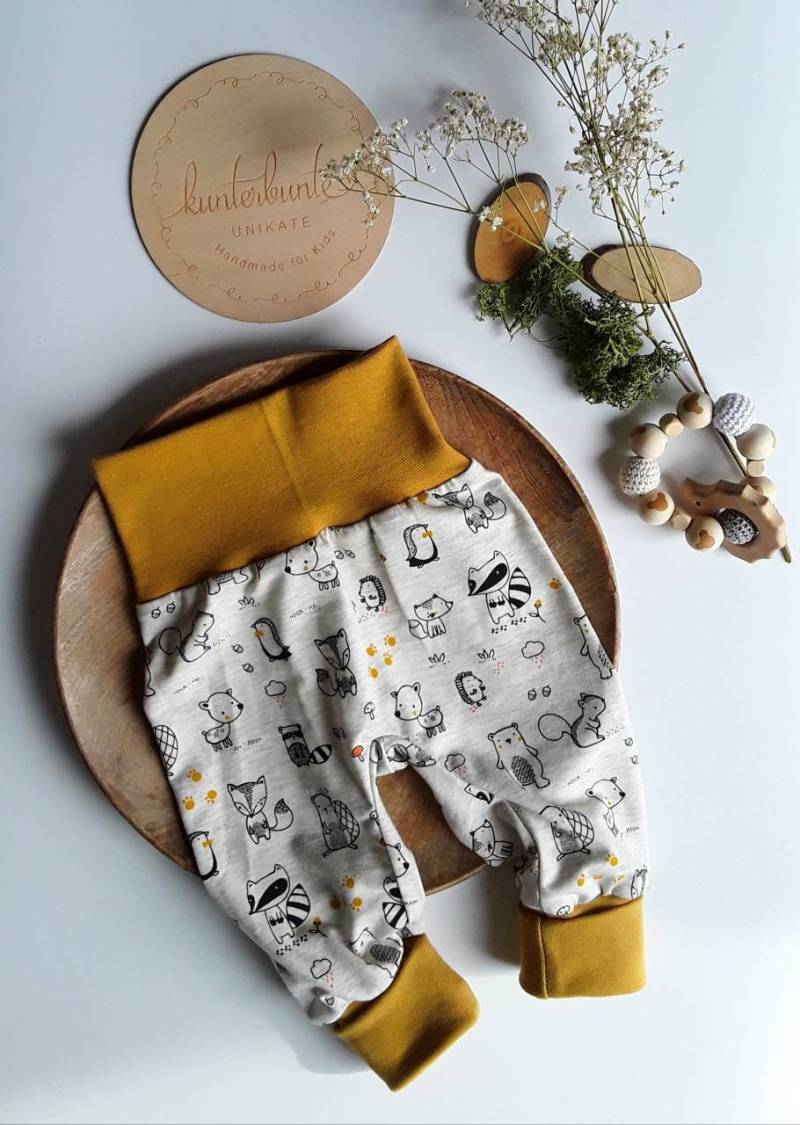 Baby Pumphose Waldtiere Fuchs Igel Dachs Babyset Geschenk Geburt Mädchen, Junge Mitwachshose Tobehose Kinder von KunterbunteUnikate