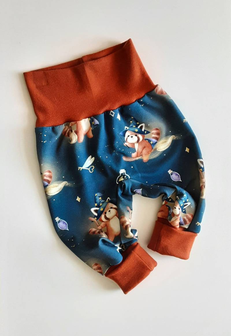 Baby Pumphose Zauberbär Magie Zauberer Hut Brille Mitwachshose Babyhose Geschenk Mädchen Junge Geschenkset von KunterbunteUnikate