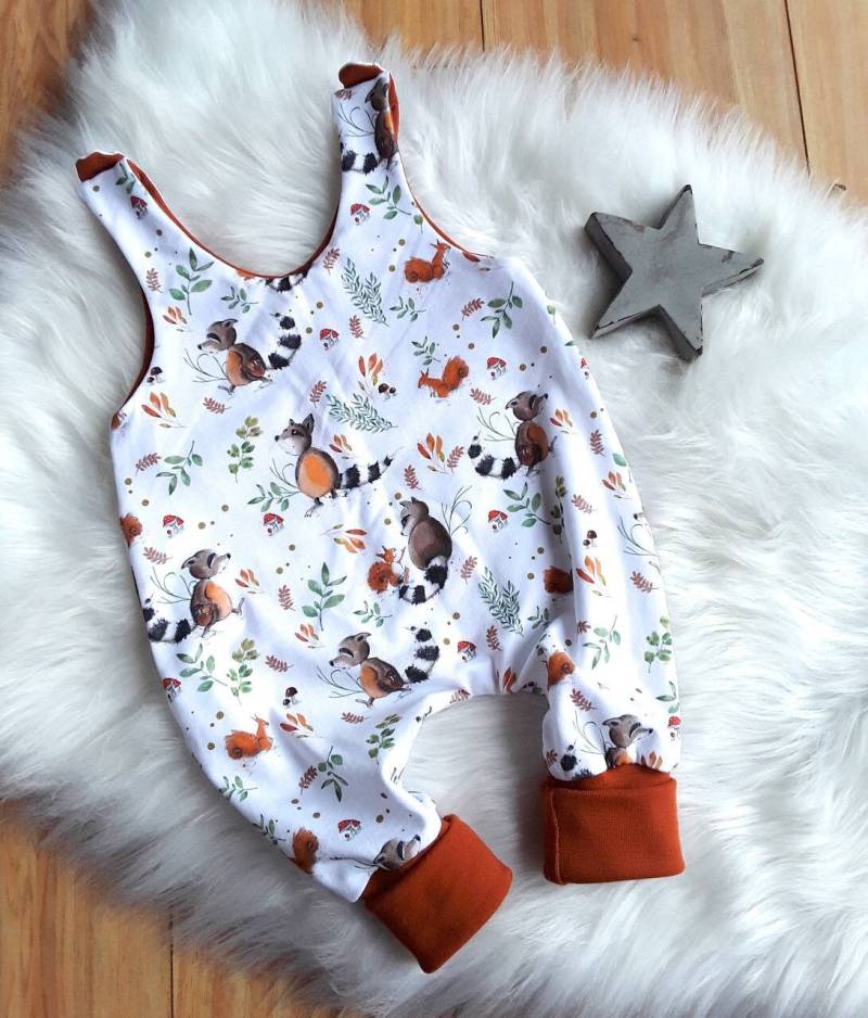 Baby Strampler Waschbär Waldtiere Einteiler Romper Geschenk Geburt Mädchen Junge Neugeboren Newborn Babyset Babyshower Erstes Outfit von KunterbunteUnikate