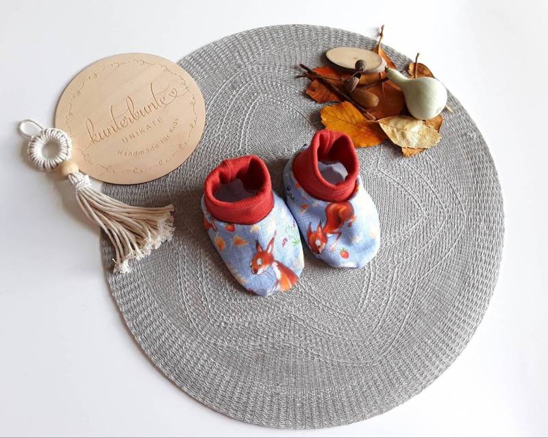 Babyschühchen Eichhörnchen Herbst Waldtiere Tiere Im Wald Babysocken Babyschuhe Baby Erste Schuhe Geschenk Geburt Newborn Babyset Babyshower von KunterbunteUnikate