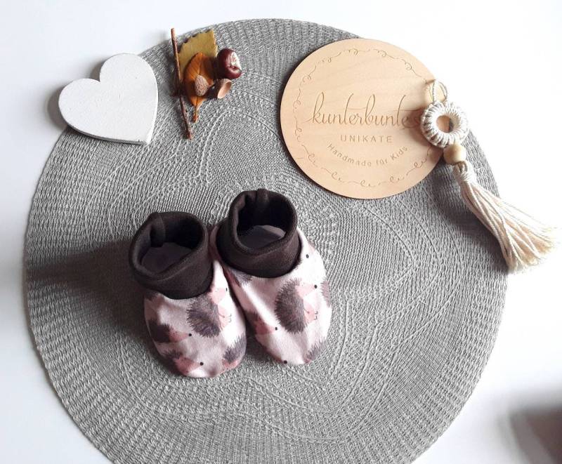 Babyschühchen Igel Waldtiere Tiere Im Wald Babysocken Babyschuhe Baby Erste Schuhe Geschenk Geburt Newborn Babyset Babyshower Erstes Outfit von KunterbunteUnikate