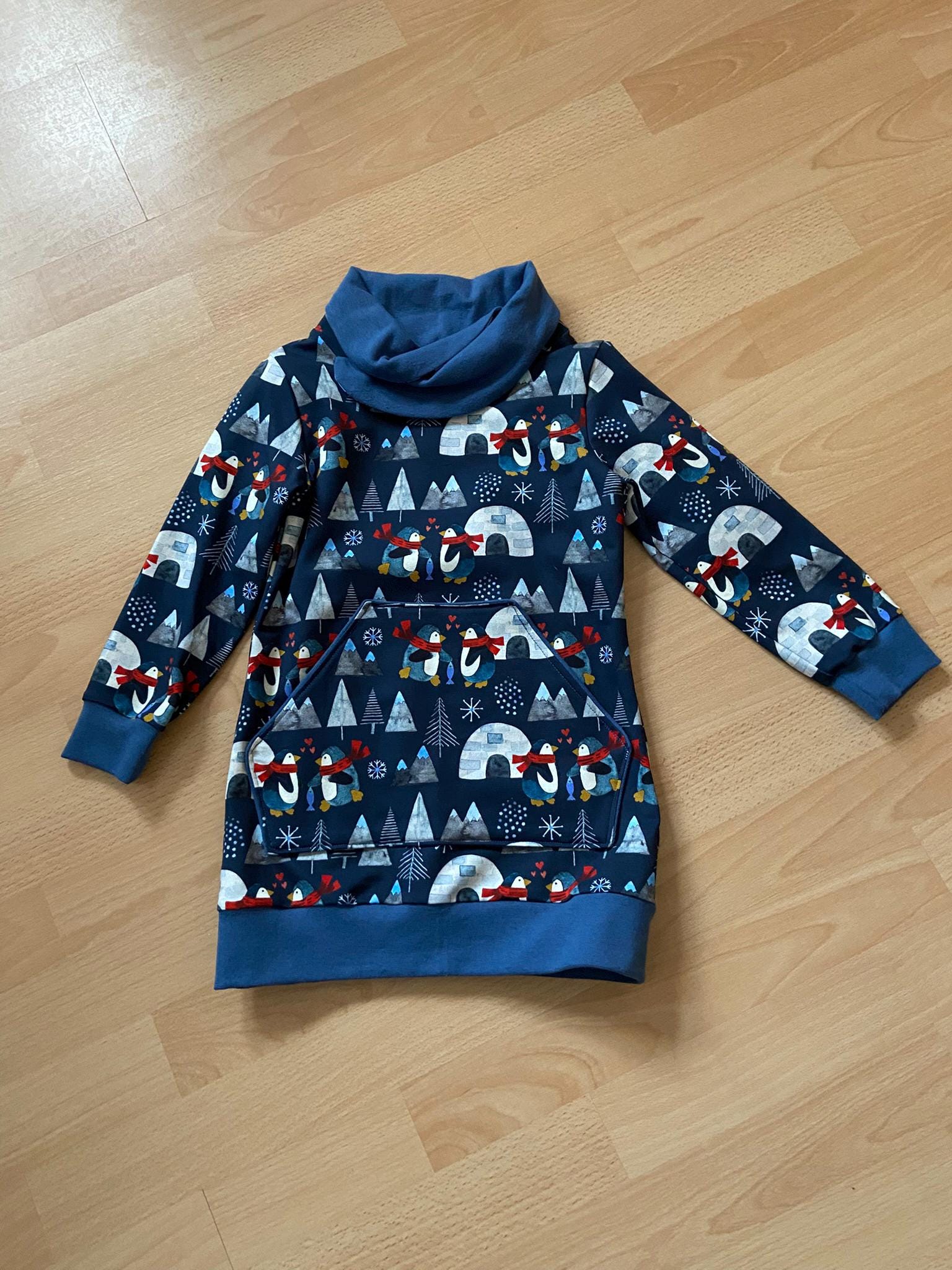 Hoodie Kleid Pinguin Gr. 110/116 von Kunterbuntes321