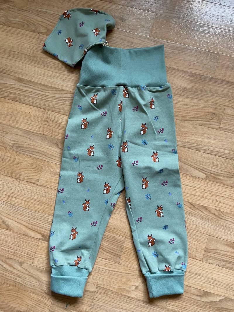 Pumphose Gr. 74 "Eichhörnchen" Mit Latz von Kunterbuntes321