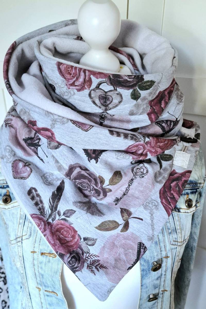 Schal Mit Knopf, Wickelschal, Rosa Grau, Sweatshirtstoff/ Fleece Rosen von KunterbuntesDesign