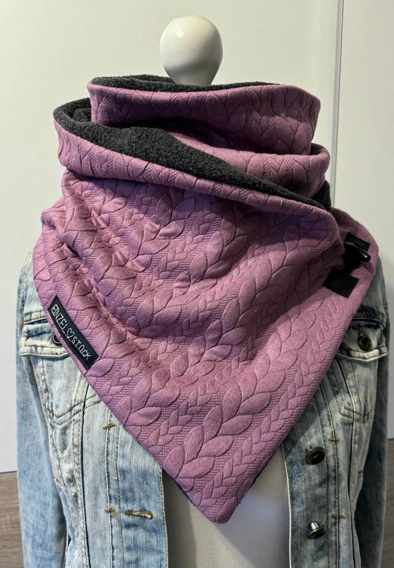 Schal Mit Knopf, Wickelschal, Zopfmusteroptik, Sweatshirt Und Fleece, Anthrazit-Beere von KunterbuntesDesign