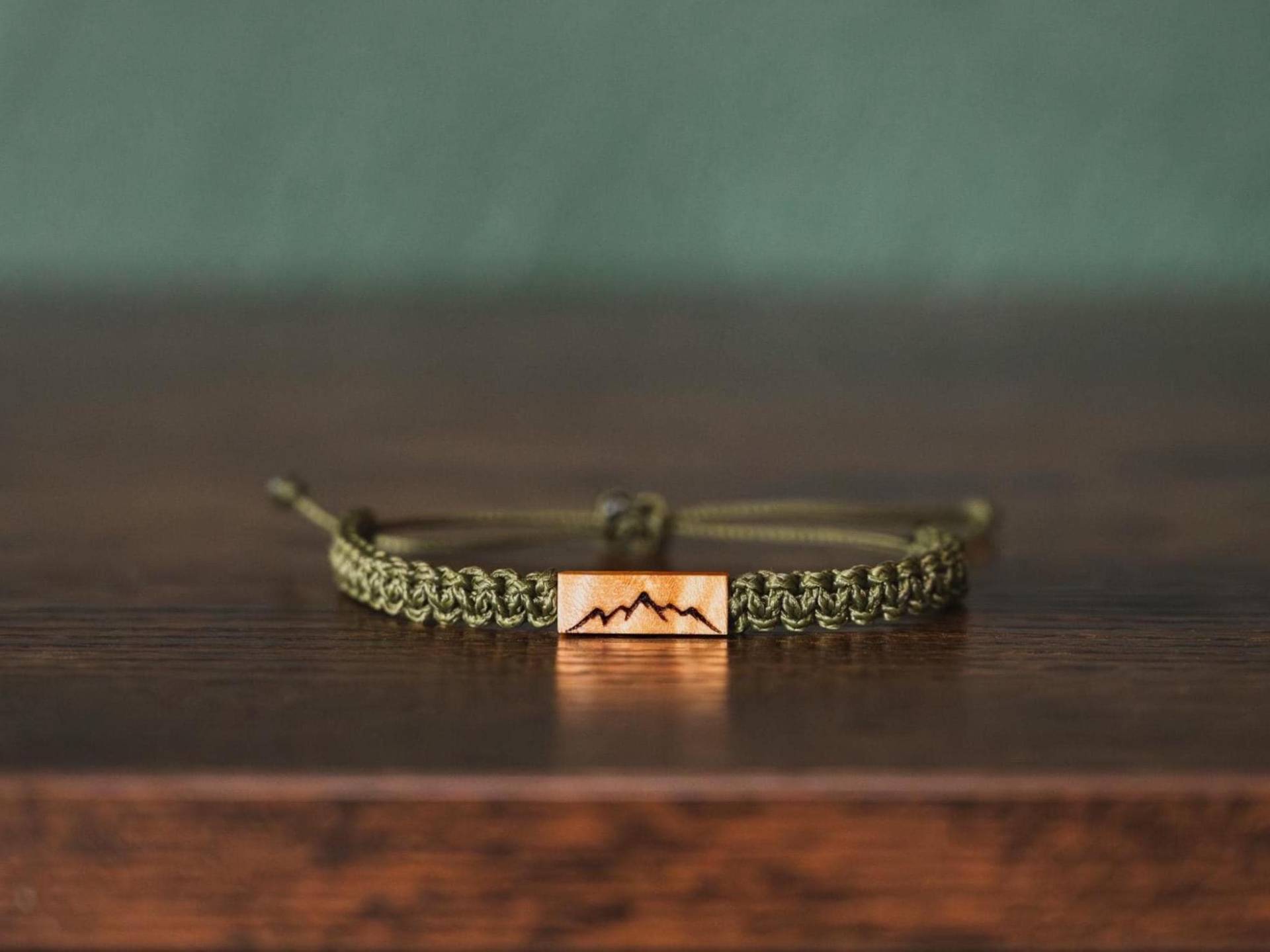 Berg Armband Personalisierbares Altholz | Wurzelholz, Makramee, Wanderschmuck, Verschiedene Farben Berg Armband Personalisierbares Altholz | Wurzelholz, Makramee, Wanderschmuck, Verschiedene Farben von Kunuku