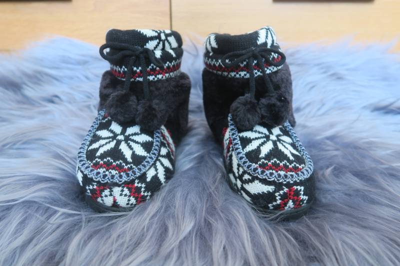 Arctic Black Fashion Damen/Handgestrickte Hohe Bootie Wolle Hausschuhe Fleece Kunstfell - Dicke Sohle Weihnachten Geburtstag Mutter Geschenk von Kuoni