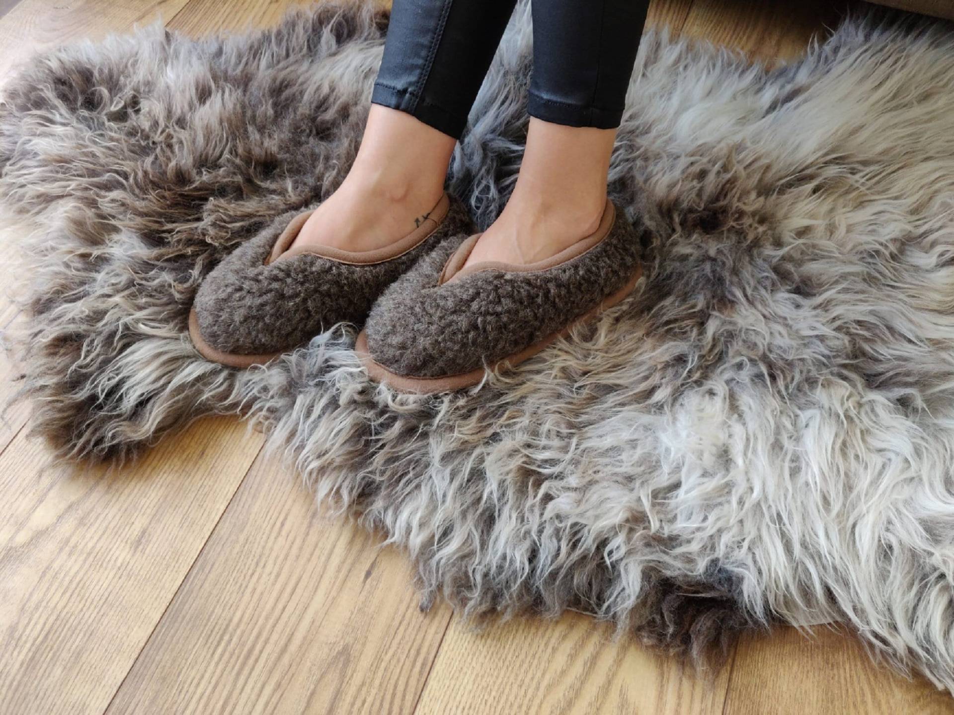Merino Natürliche Schafwolle Hausschuhe - Eco Damen/Herren Rutschfeste Sohle Braune Schaffell Weihnachten & Geburtstagsgeschenk Muttertag von Kuoni