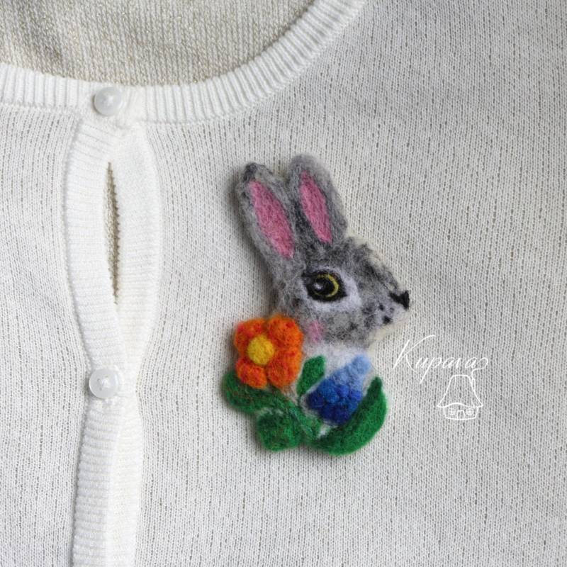 Kaninchen Hase Brosche Pin Nadel Gefilzt Miniatur Tier Schmuck Bunny Abzeichen Natürliche Wolle Zubehör Frühling Ostern Kleine Kinder Geschenk von KupavaMamaFelt