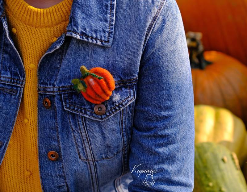 Orange Kürbis-Pin, Thanksgiving Herbst Schmuck, Wolle Stift Abzeichen, Nadel Filz Kürbis von KupavaMamaFelt