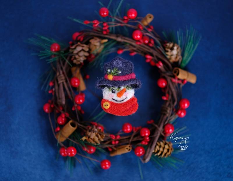 Weihnachten Wolle Schneemann Brosche, Winter-Party Zugunsten, Nadel Gefilzt Urlaub Stift, Mit Schwarzen Hut von KupavaMamaFelt