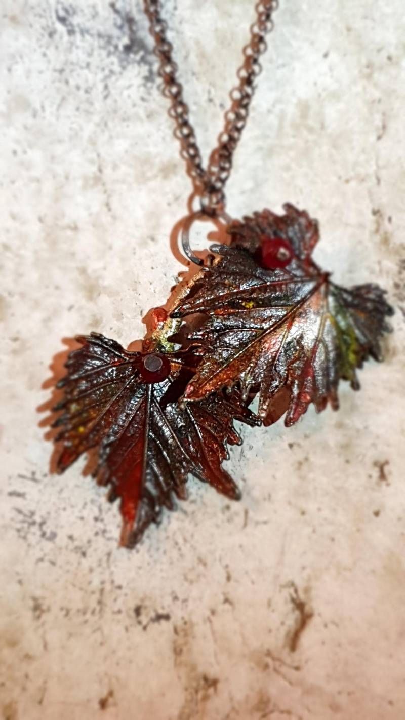 Kupferblatt Als Halskette, Handgemacht, Einzelstück, Naturschmuck Aus Einem Echten Blatt, Beidseitig, Tolles Geschenk, Einzigartiges Design Kupferblatt Als Halskette, Handgemacht, Einzelstück, Naturschmuck Aus Einem Echten Blatt, Beidseitig, Tolles Geschenk, Einzigartiges Design von Kupfergarten