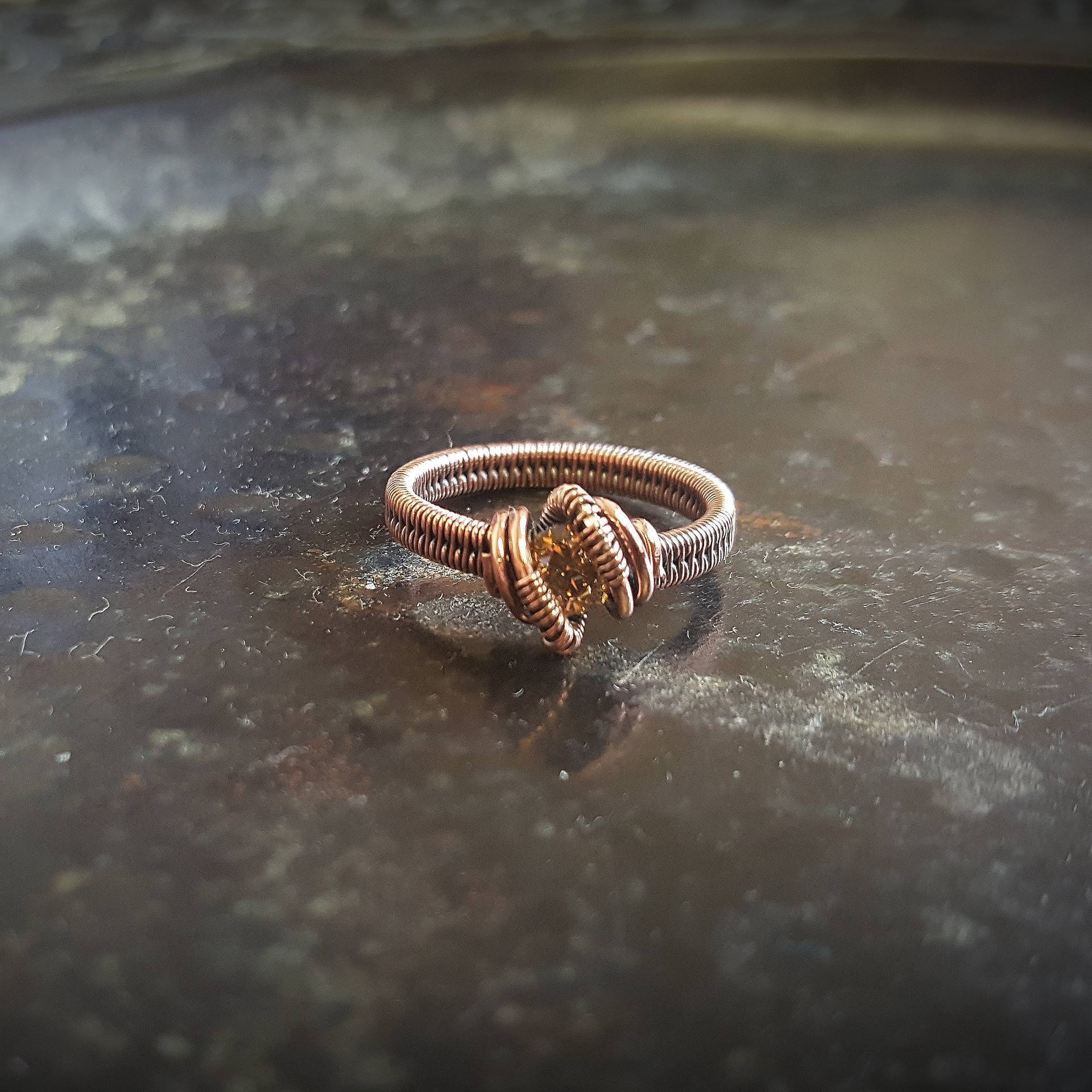 Ring Aus Kupfer Mit Bernsteinfarbenem Zirkonia von Kupferherz2020