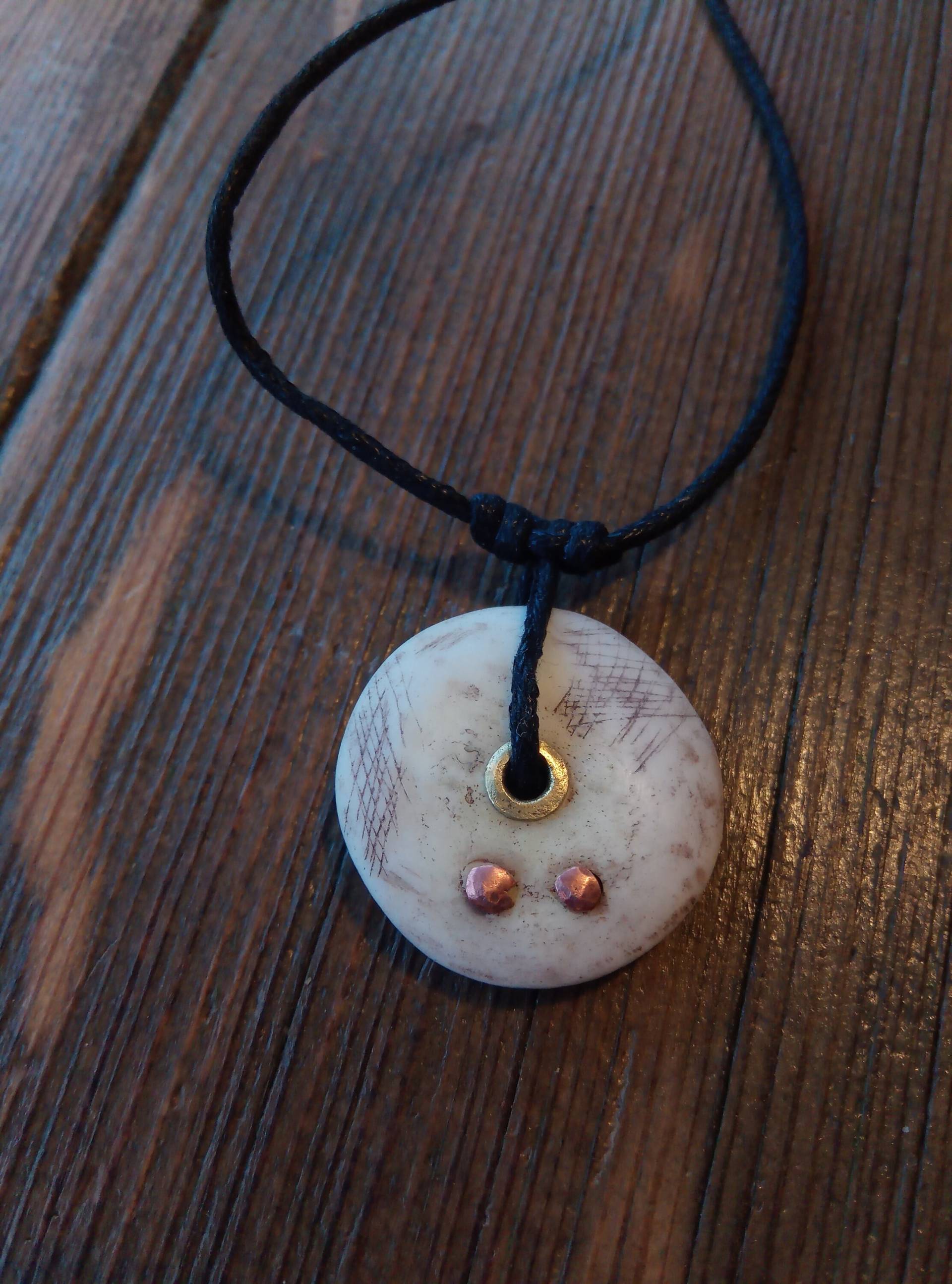 Anhänger Aus Knochen in Ungewöhnlichem Design, Sternbild Gemini Anhänger Aus Knochen in Ungewöhnlichem Design, Sternbild Gemini von Kupferknochen