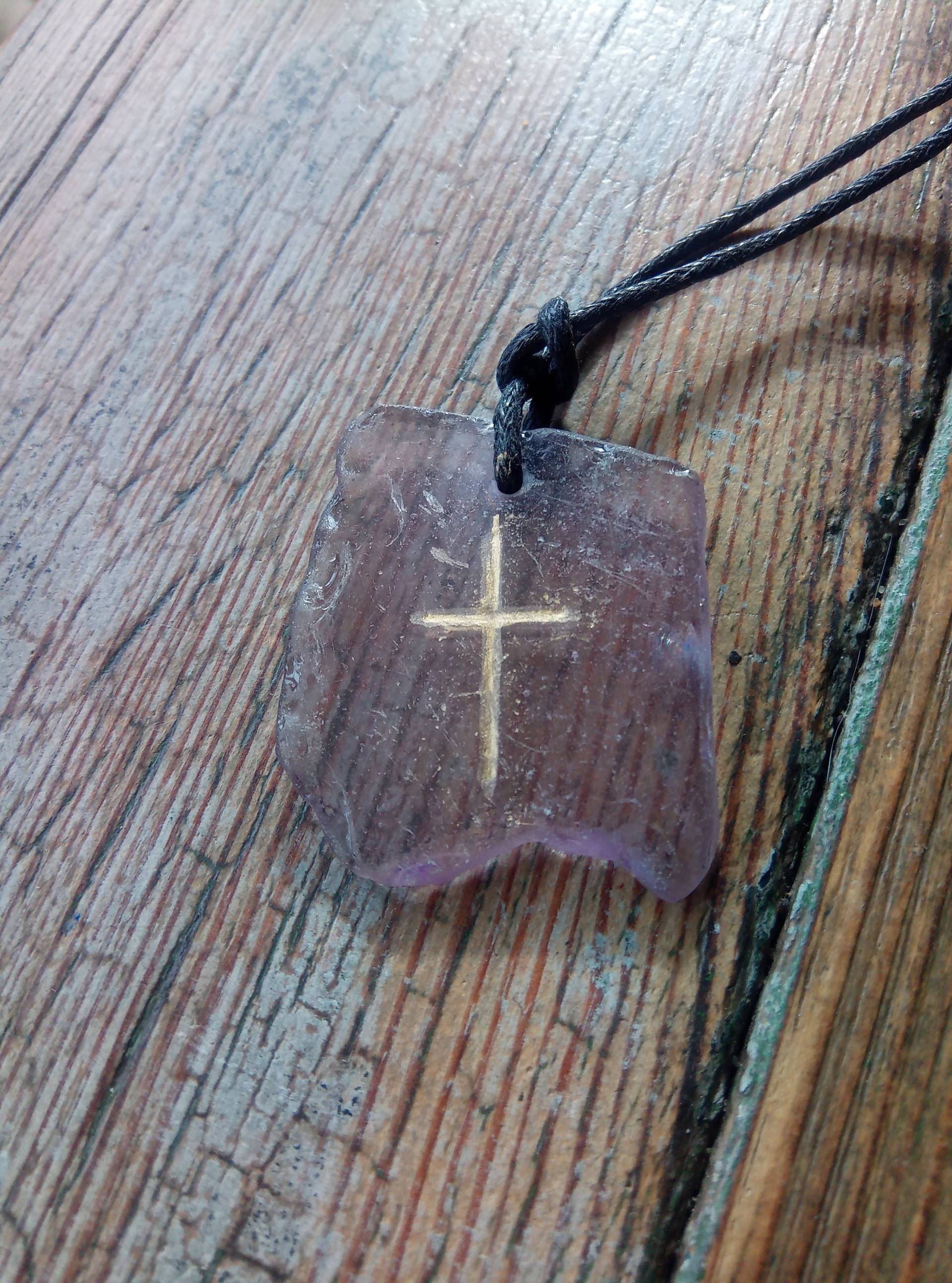 Seeglas Anhänger, Christliches Kreuz Seeglas Anhänger, Christliches Kreuz von Kupferknochen