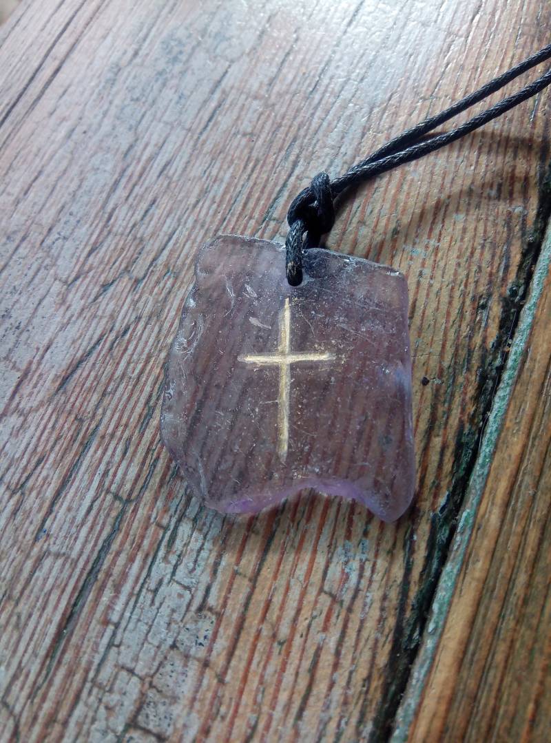 Seeglas Anhänger, Christliches Kreuz Seeglas Anhänger, Christliches Kreuz von Kupferknochen