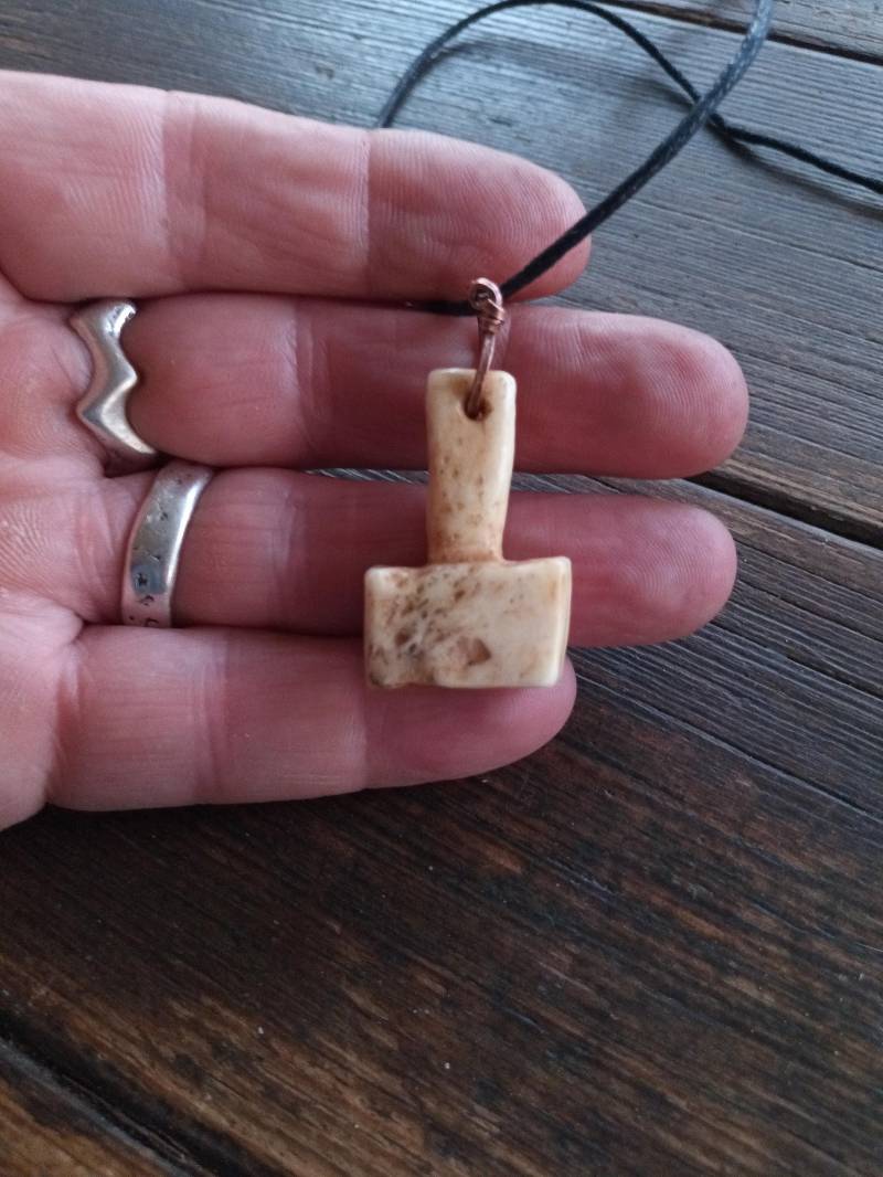 Thors Hammer, Wikingerschmuck, Knochenschmuck, Anhänger Aus Knochen Thors Hammer, Wikingerschmuck, Knochenschmuck, Anhänger Aus Knochen von Kupferknochen