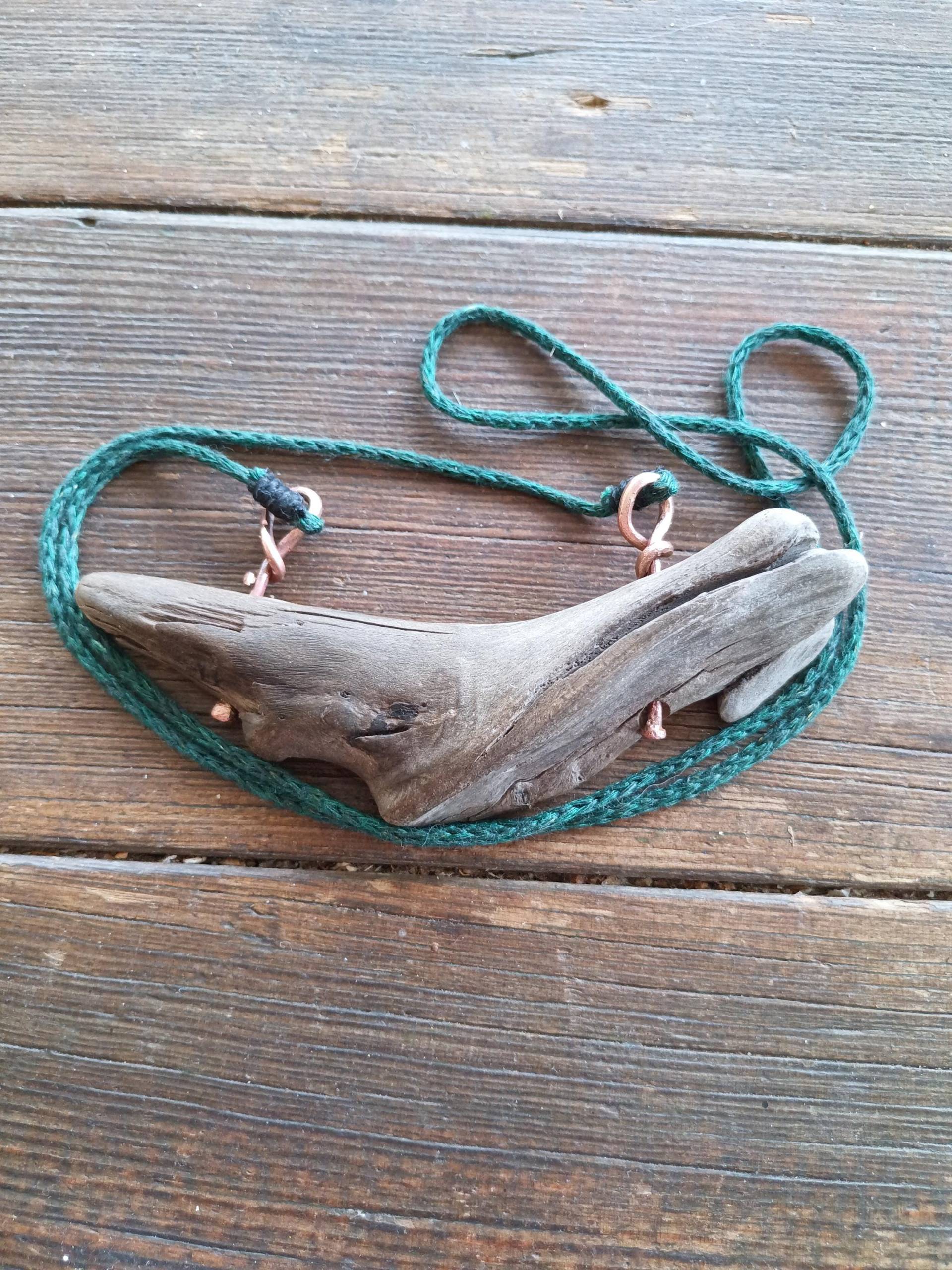 Treibholzschmuck Als Kette Treibholzschmuck Als Kette von Kupferknochen