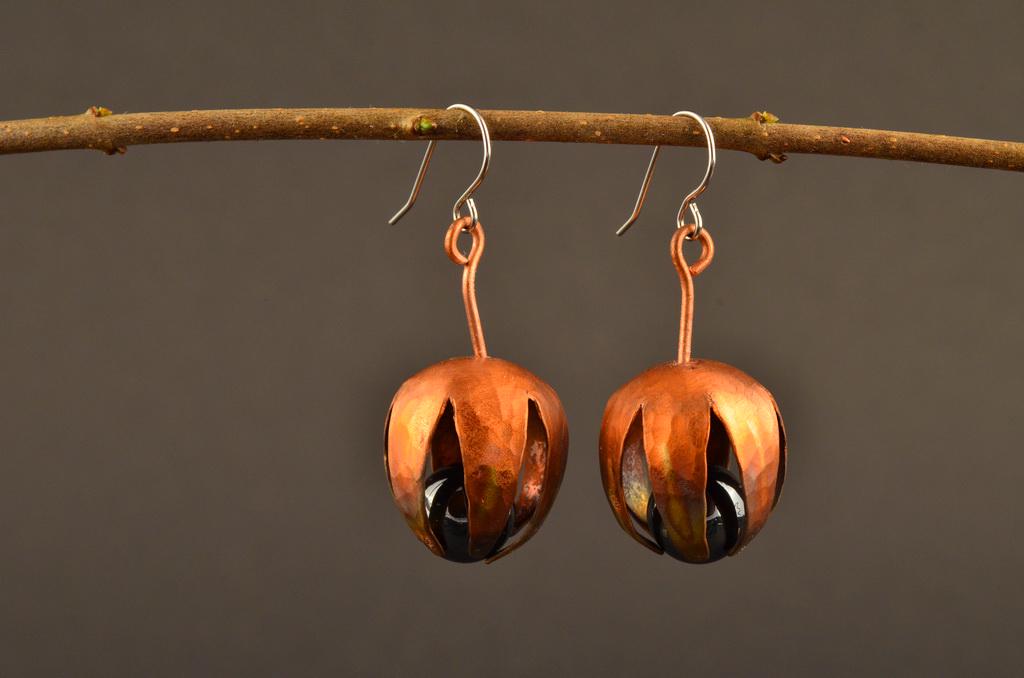 Ohrringe - Kupferohrringe Hängeohrringe Kupferschmuck Blütenkelch Mit Edelstein Ohrringe - Kupferohrringe Hängeohrringe Kupferschmuck Blütenkelch Mit Edelstein von KupferschmiedeShop