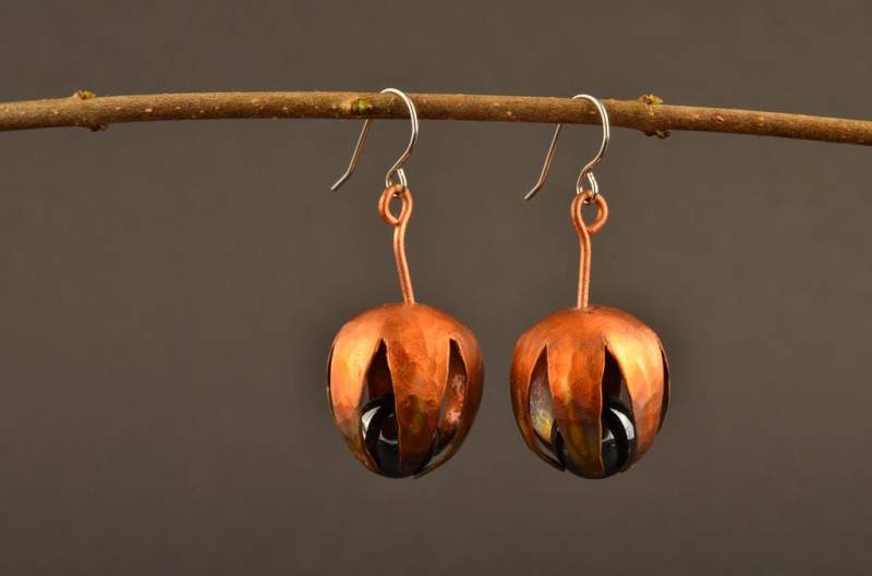 Ohrringe - Kupferohrringe Hängeohrringe Kupferschmuck Blütenkelch Mit Edelstein Ohrringe - Kupferohrringe Hängeohrringe Kupferschmuck Blütenkelch Mit Edelstein von KupferschmiedeShop