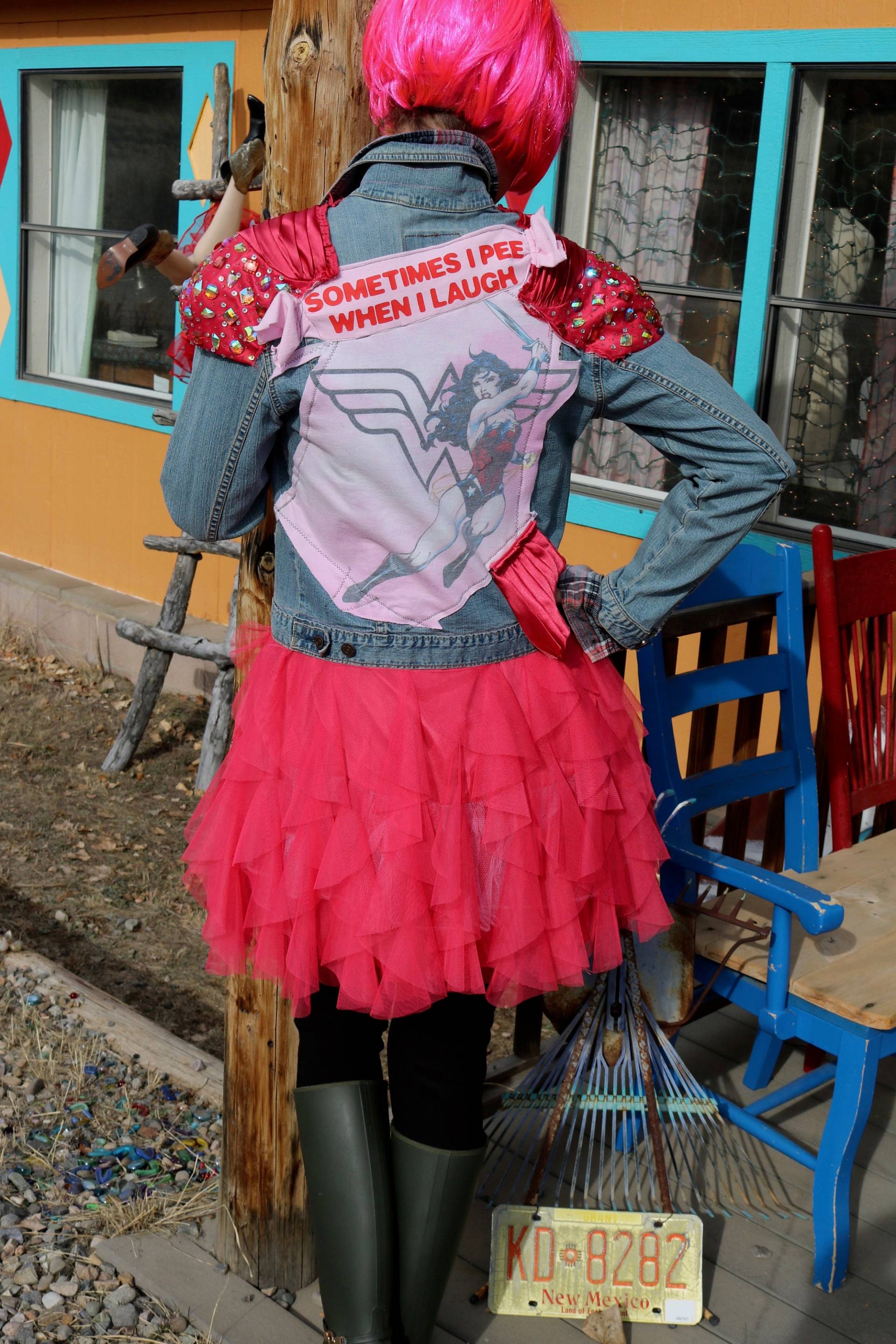 Super Frau Pees, Wenn Sie Lacht Super Frau Pees, Wenn Sie Lacht von KurtyKouture