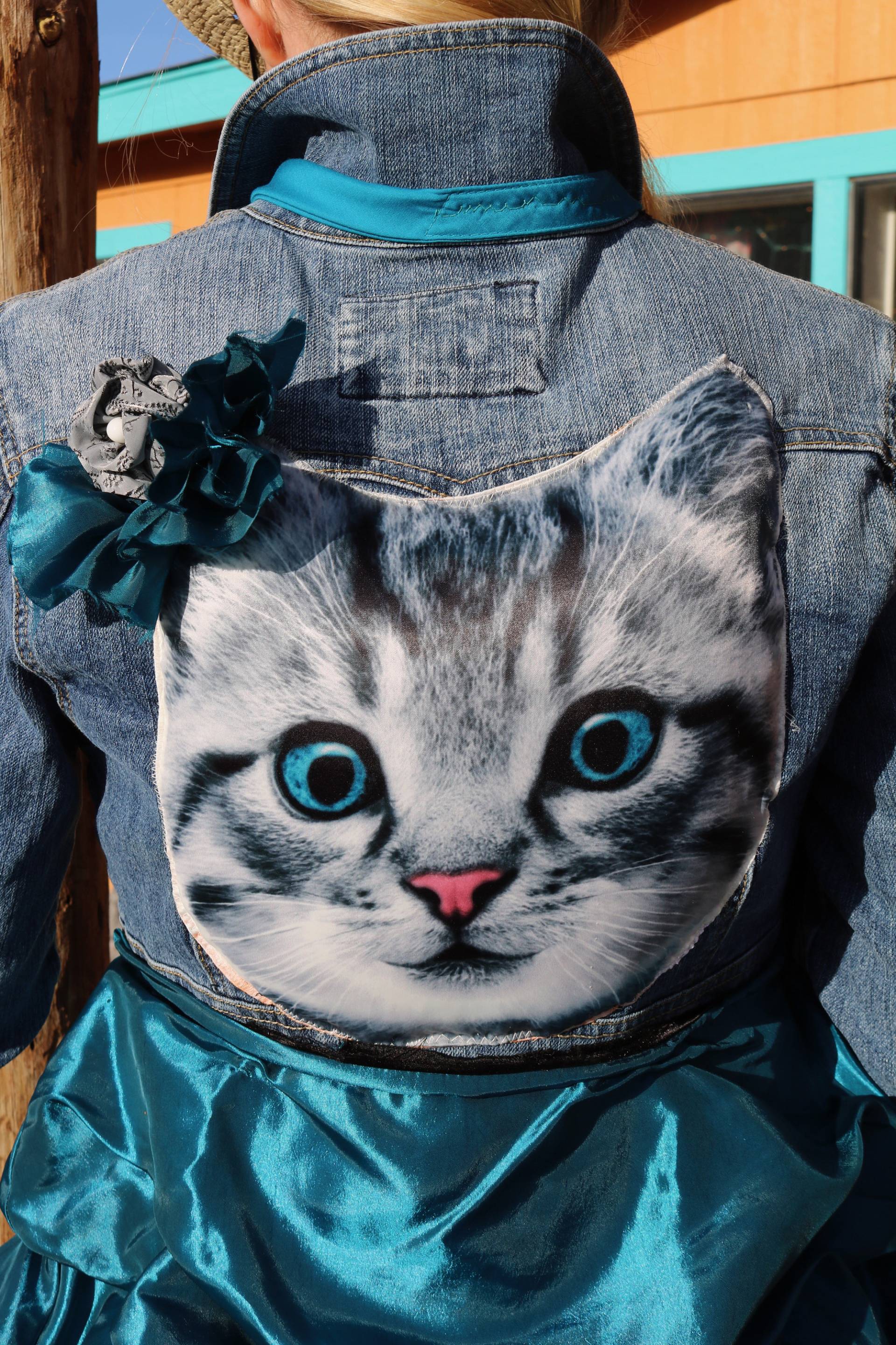 Upcycling "Kittykat Square Dancer" Jacke Kleid Upcycling "Kittykat Square Dancer" Jacke Kleid von KurtyKouture