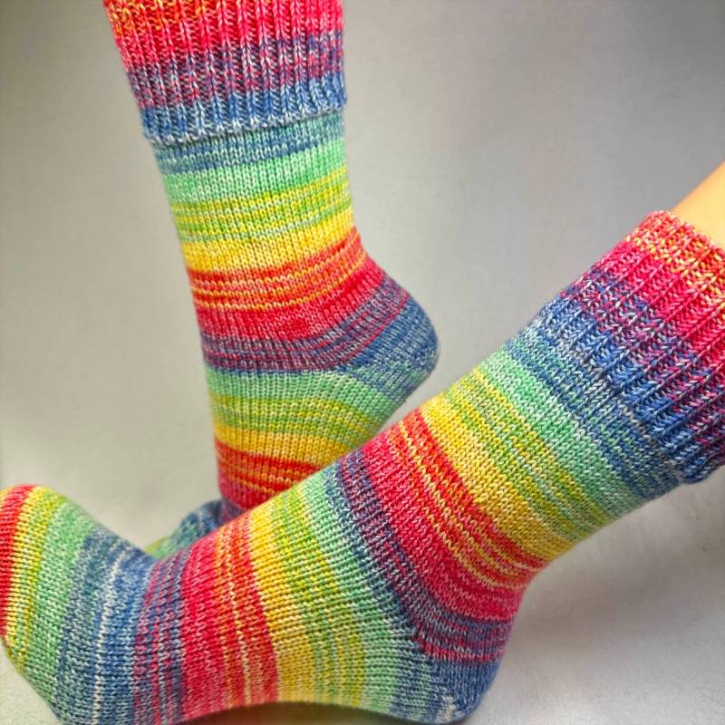 Selbstgestrickte Socken 38/39, Wollsocken Aus Merino Extrafine Regenbogen Stricksocken Sofasocken Selbstgestrickte Socken 38/39, Wollsocken Aus Merino Extrafine Regenbogen Stricksocken Sofasocken von KuschelWolle
