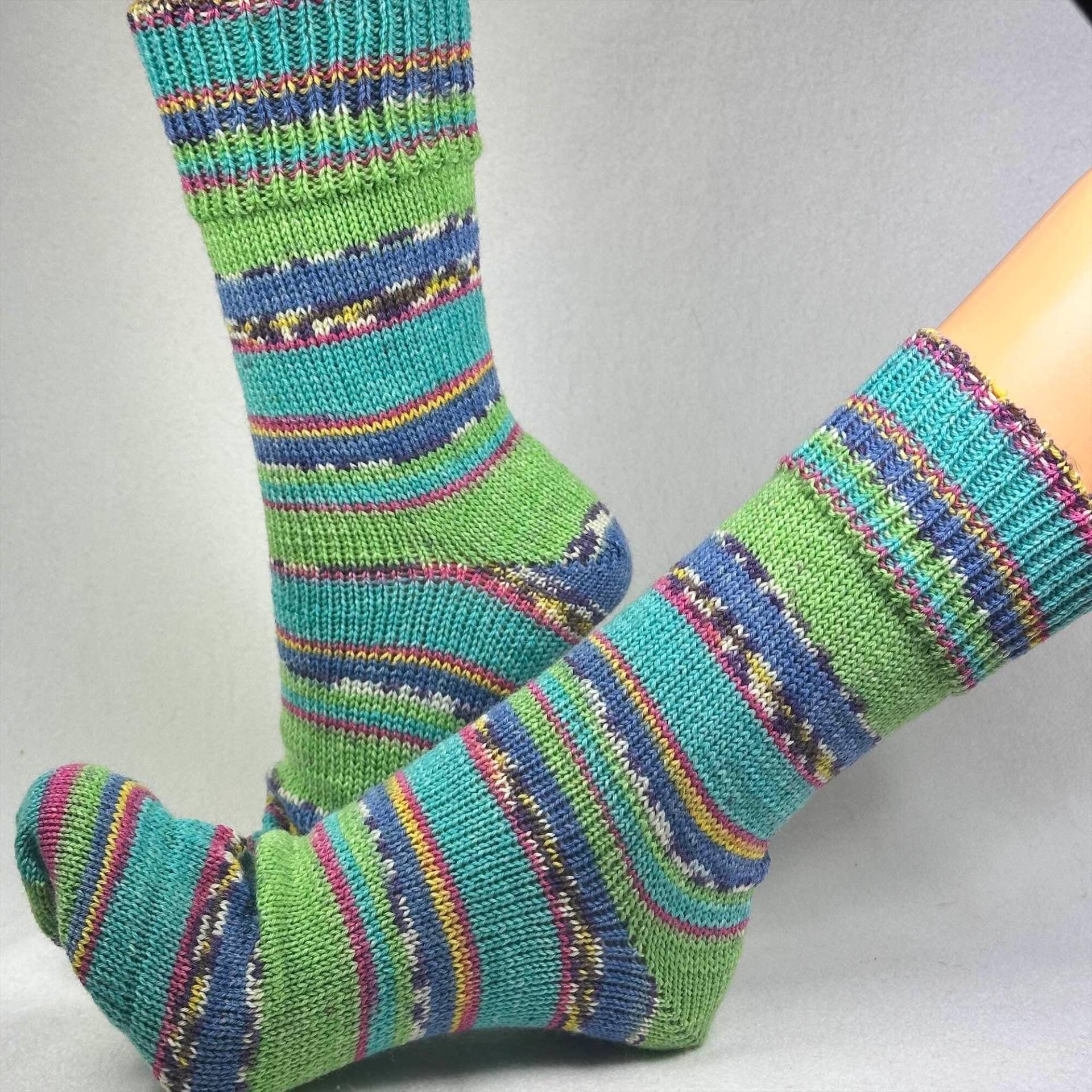 40/41 Serie „Schafpate 15" Wolle Selbst Gestrickte Socken, Wollsocken Strümpfe Sofasocken Kuschelwollesocken von KuschelWolle