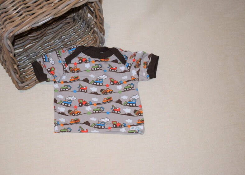 Coole Selbstgenähte Shirt in Verschiedenen Grössen Für Kinder von KuschelwarenCH