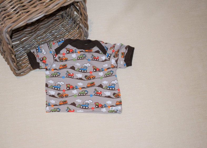 Coole Selbstgenähte Shirt in Verschiedenen Grössen Für Kinder Coole Selbstgenähte Shirt in Verschiedenen Grössen Für Kinder von KuschelwarenCH